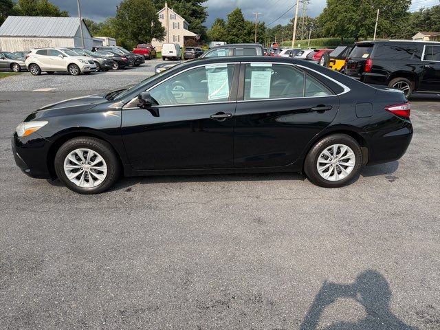 Used 2017 Toyota Camry LE FWD image 2