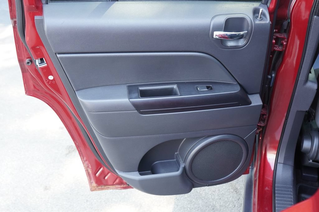 Used 2014 Jeep Patriot Latitude w/ Sun/Sound Group AWD/4WD image 27