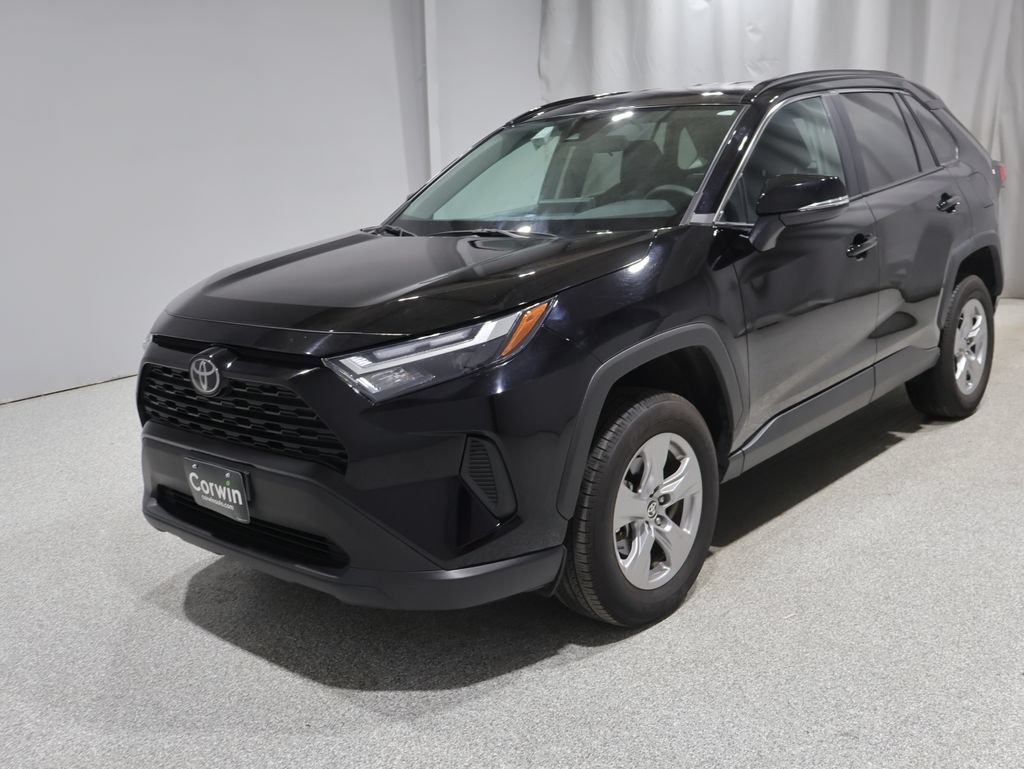 Used 2025 Toyota RAV4 XLE FWD image 7