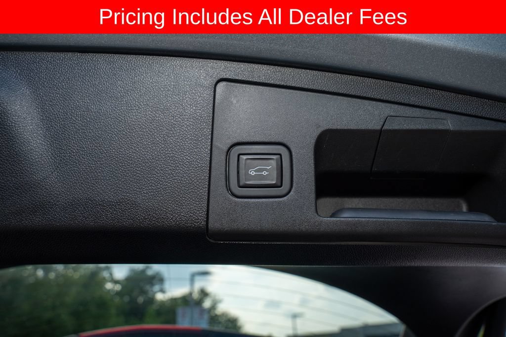 Used 2024 Cadillac XT4 Luxury w/ Cold Weather Package FWD image 7