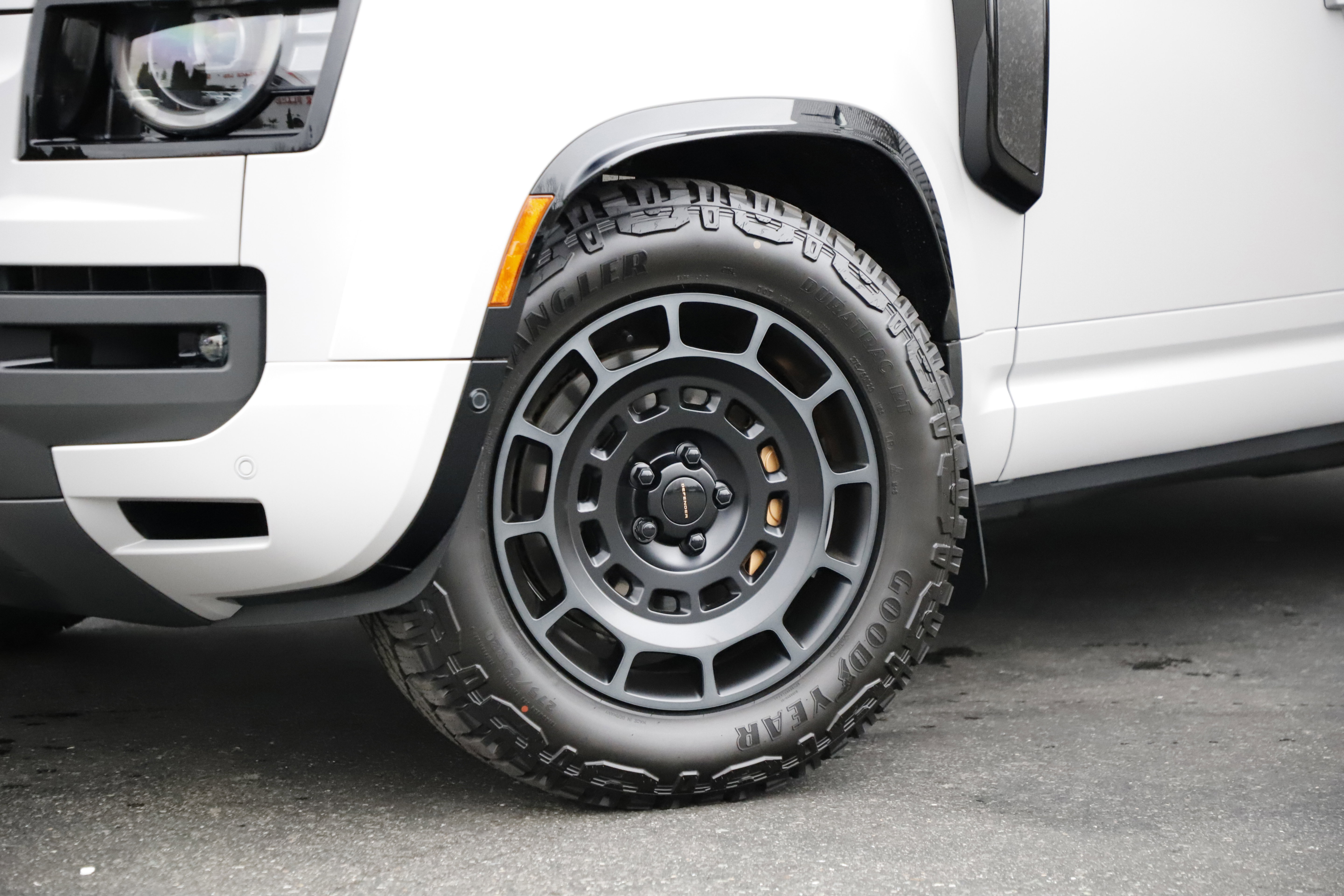 New 2026 Land Rover Defender 110 OCTA AWD/4WD image 2