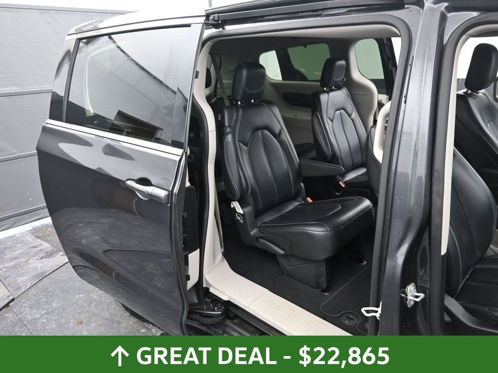 Used 2023 Chrysler Pacifica Touring-L image 23