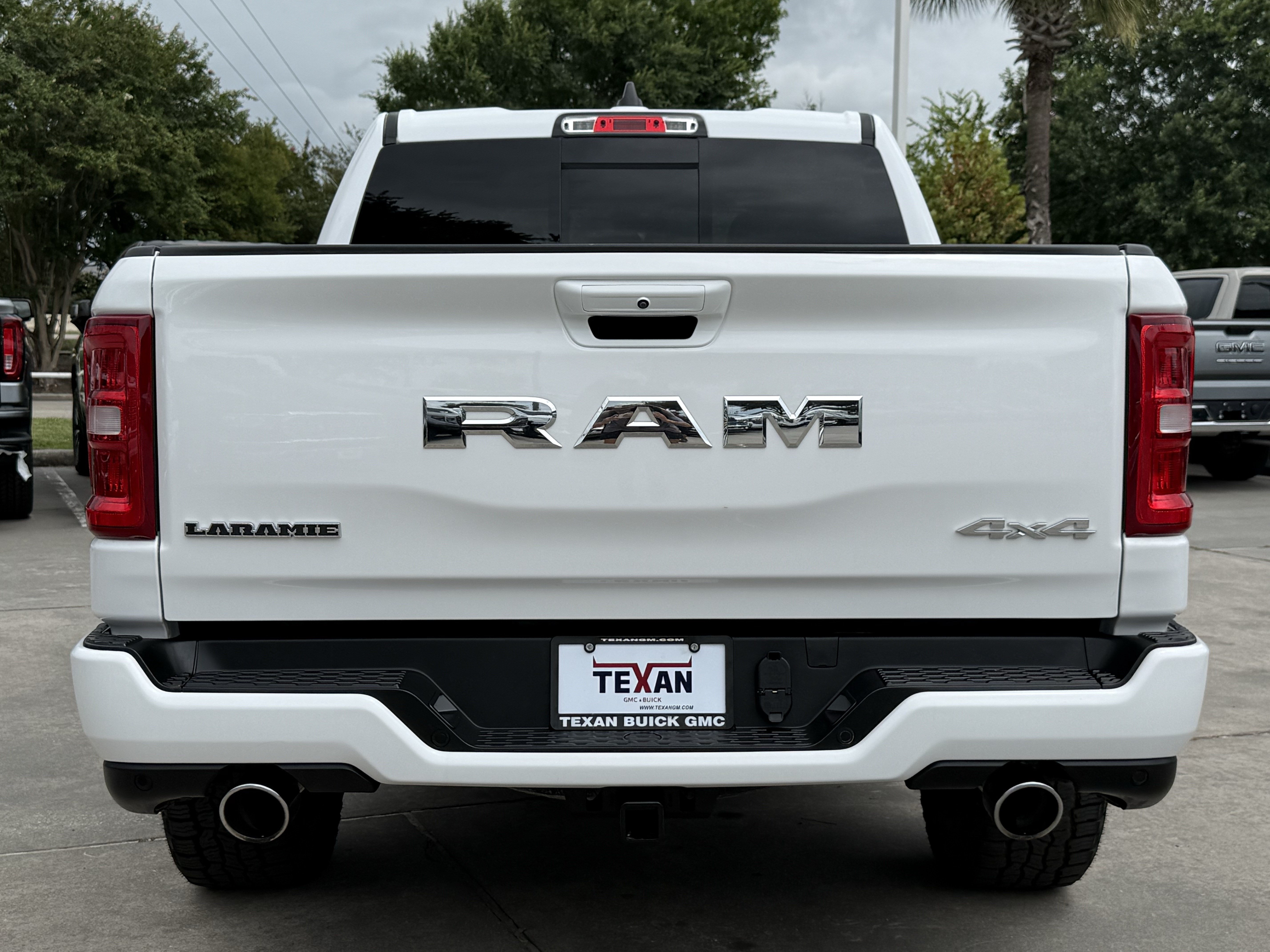 Used 2025 RAM 1500 Laramie w/ Sport Appearance Package AWD/4WD image 6