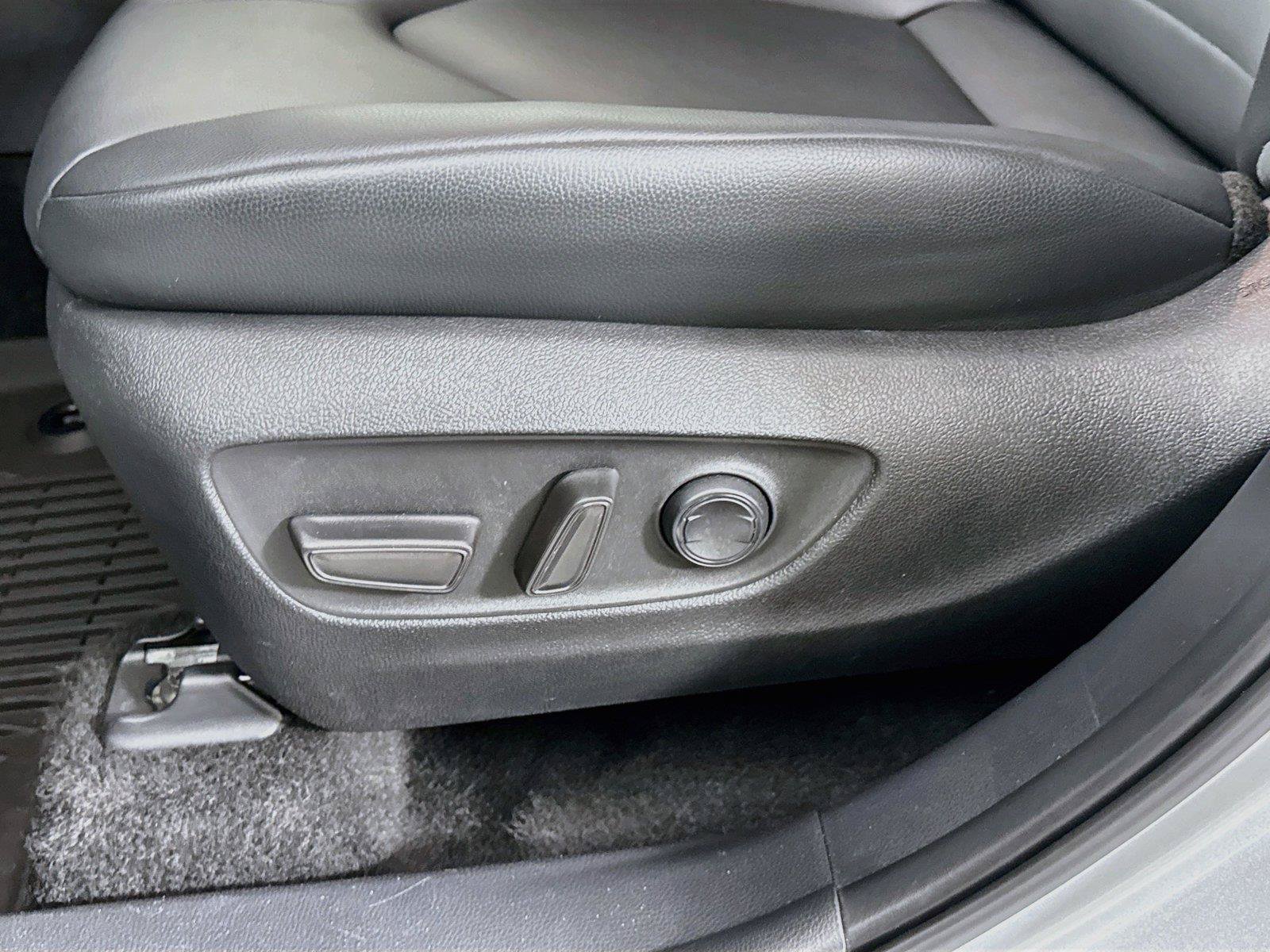 Certified 2025 Toyota Highlander XLE FWD image 31