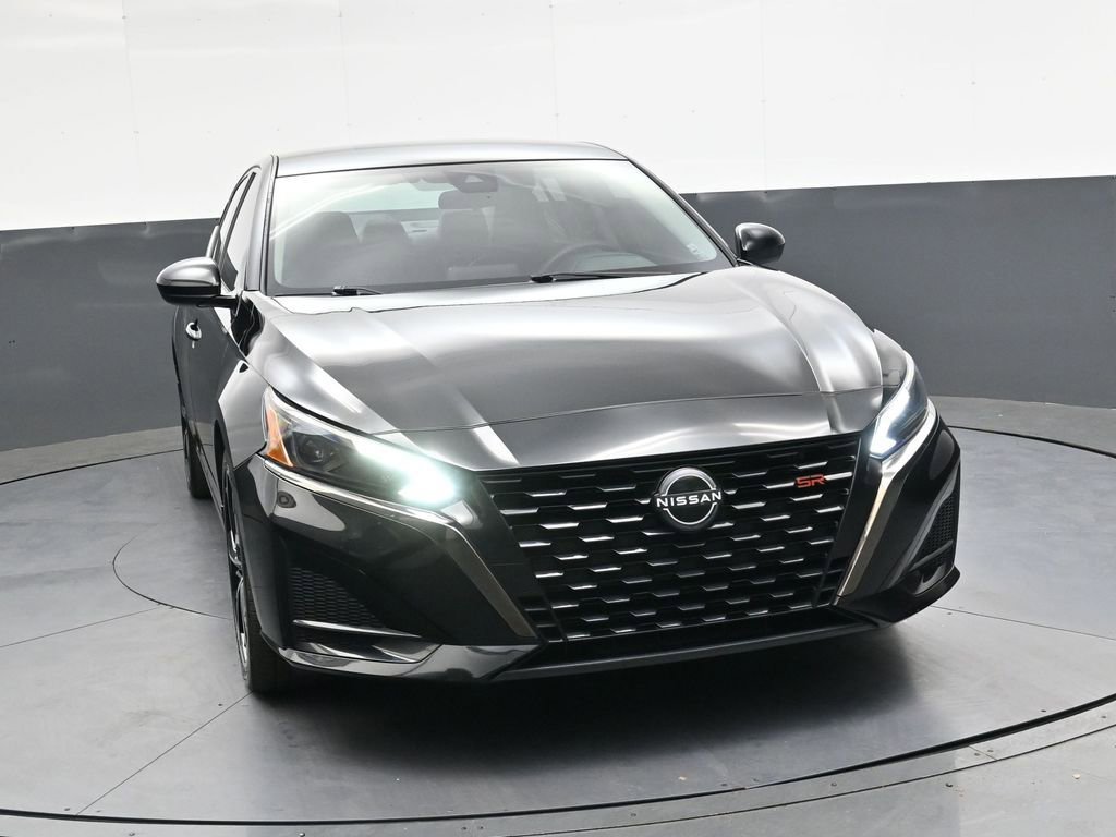 Used 2023 Nissan Altima 2.5 SR FWD image 10