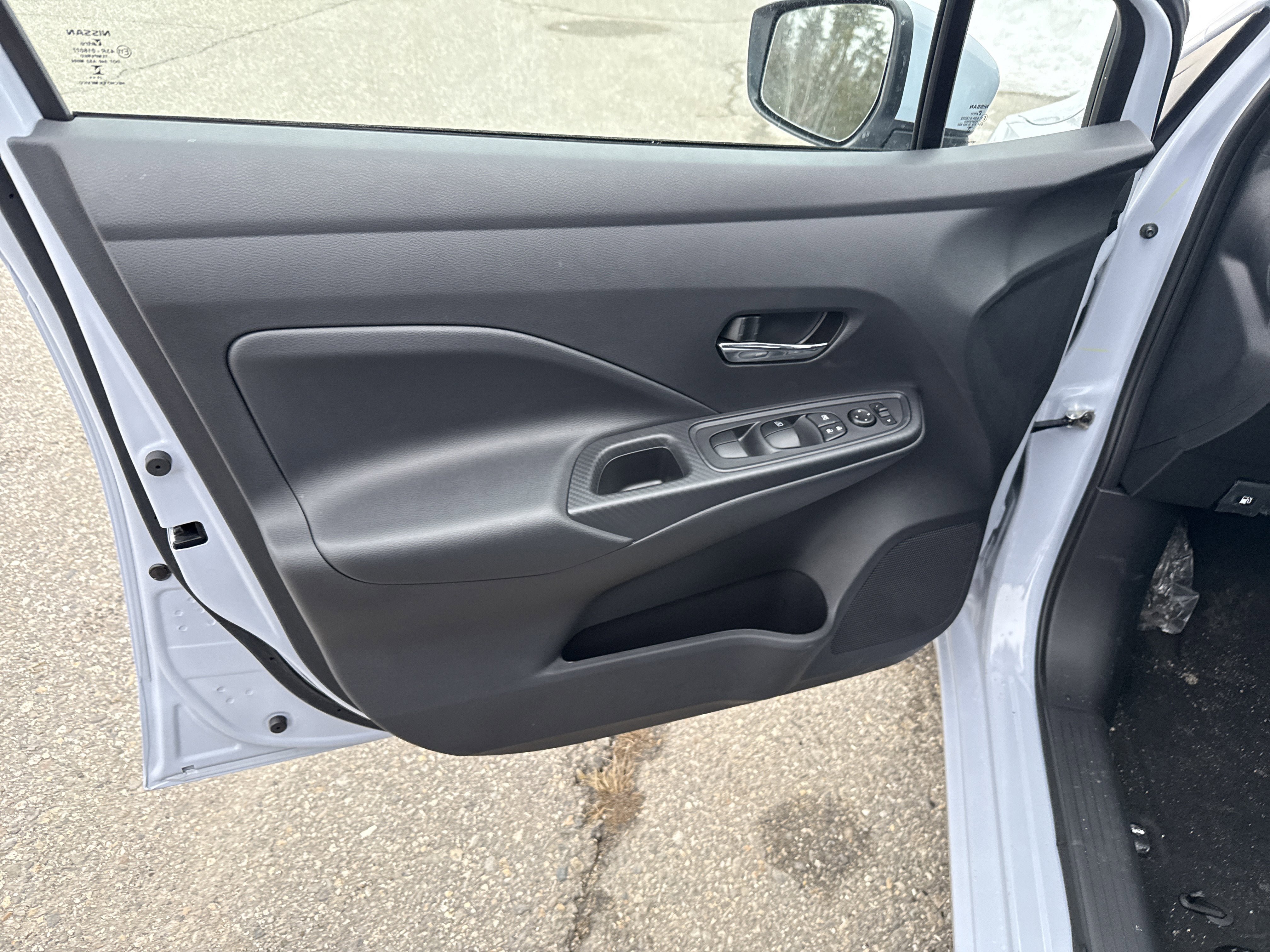 New 2025 Nissan Versa SV w/ Trunk Package FWD image 17