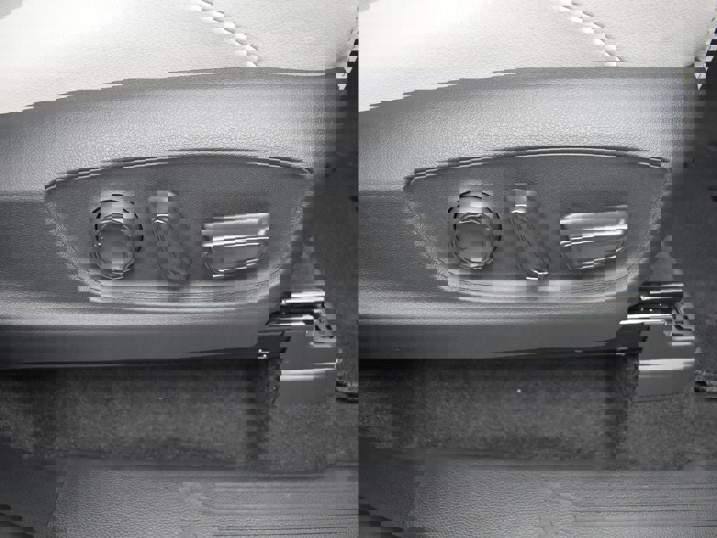 New 2025 Toyota Tacoma Limited w/ Tow Tech Package image 34