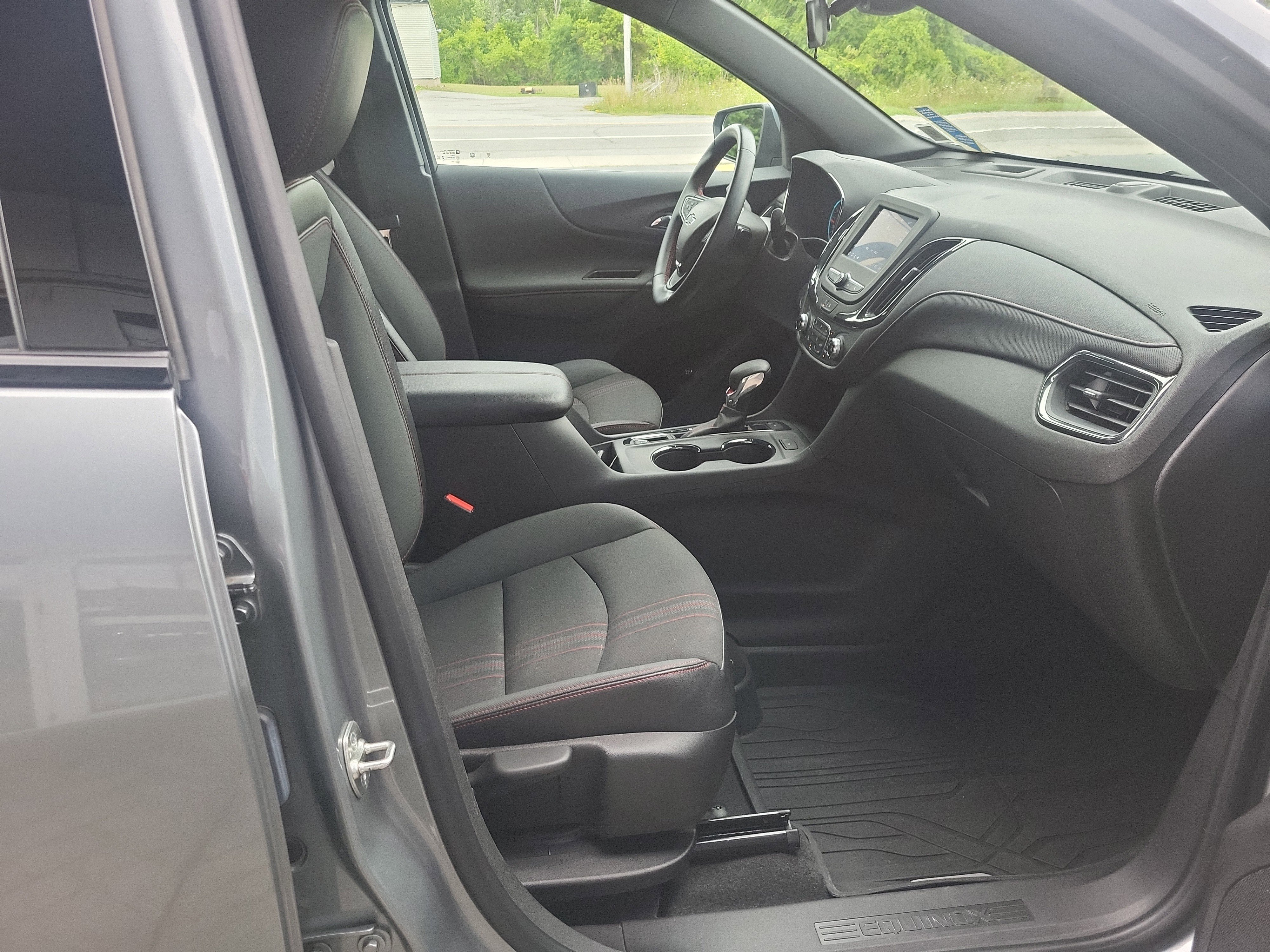 Certified 2024 Chevrolet Equinox RS w/ LPO, Floor Liner Package image 17