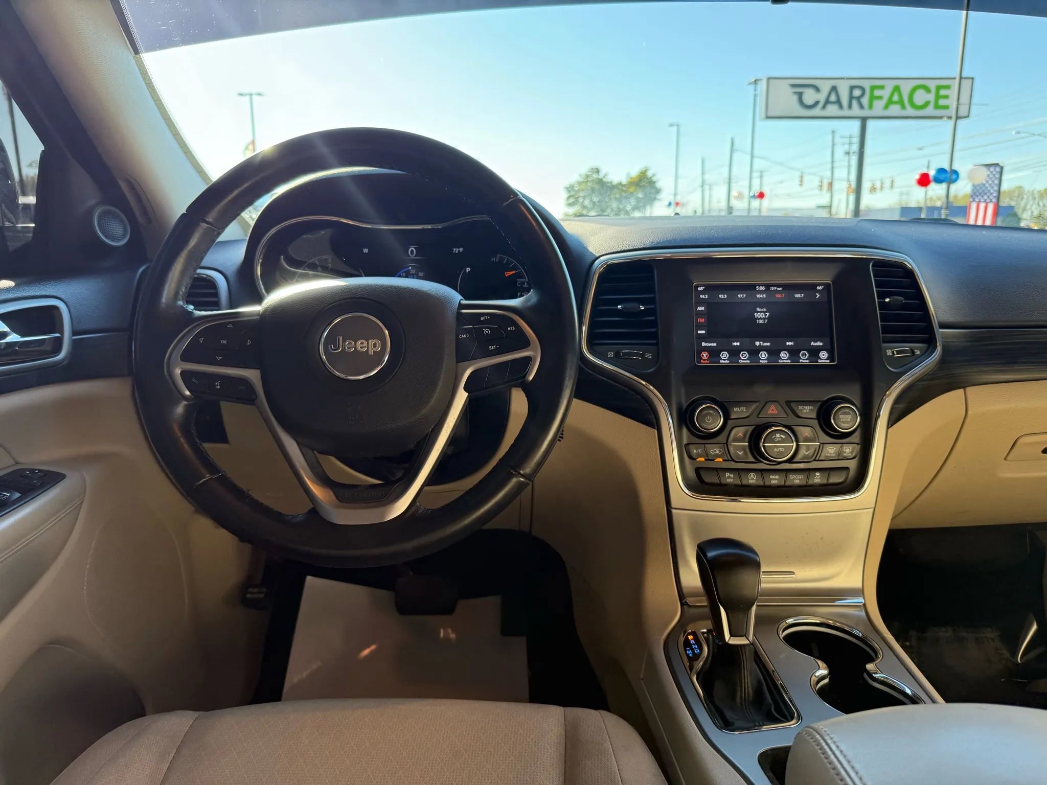 Used 2021 Jeep Grand Cherokee Laredo image 28