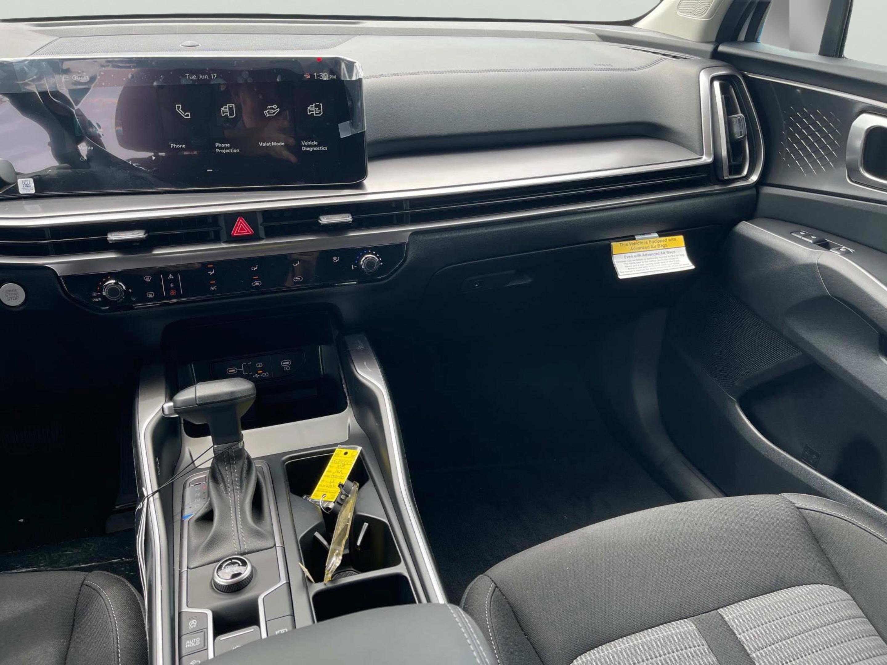 New 2025 Kia Sorento LX image 14