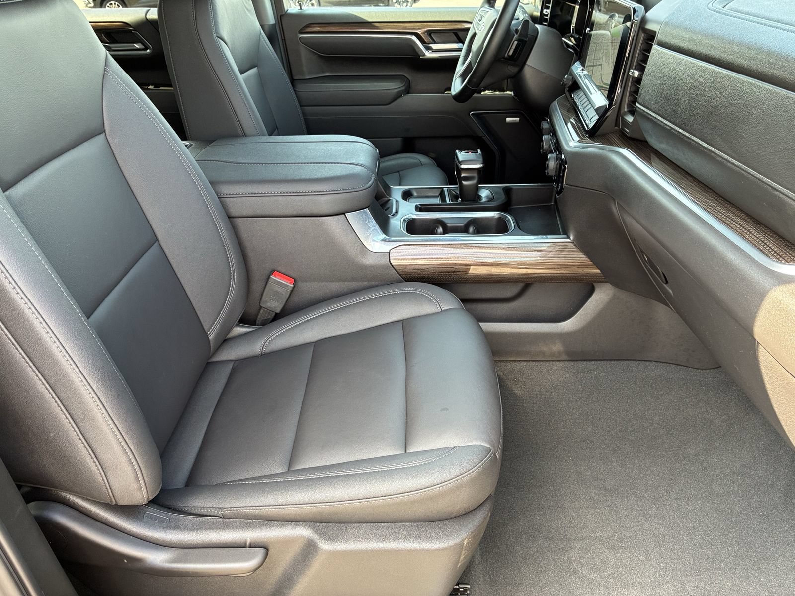 Used 2025 Chevrolet Silverado 1500 LT Trail Boss w/ Convenience Package II AWD/4WD image 29