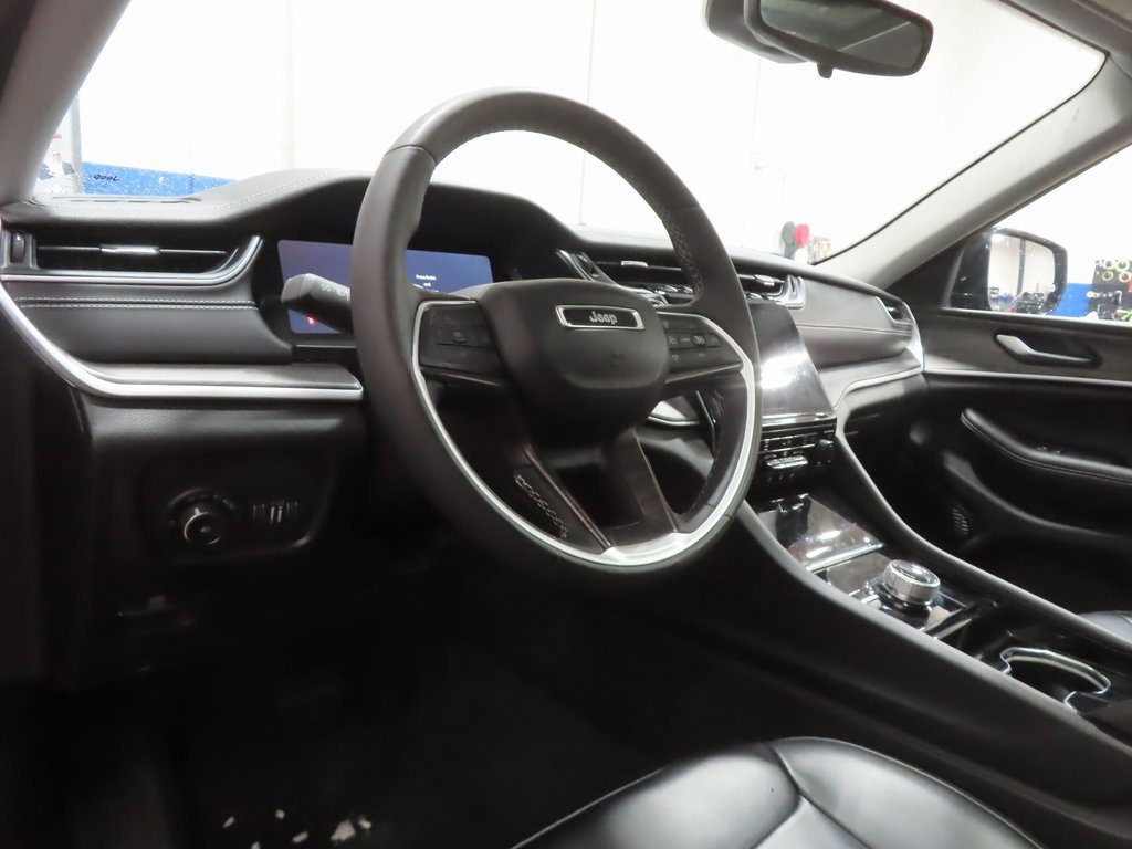 Certified 2023 Jeep Grand Cherokee Limited w/ Black Appearance Package image 19