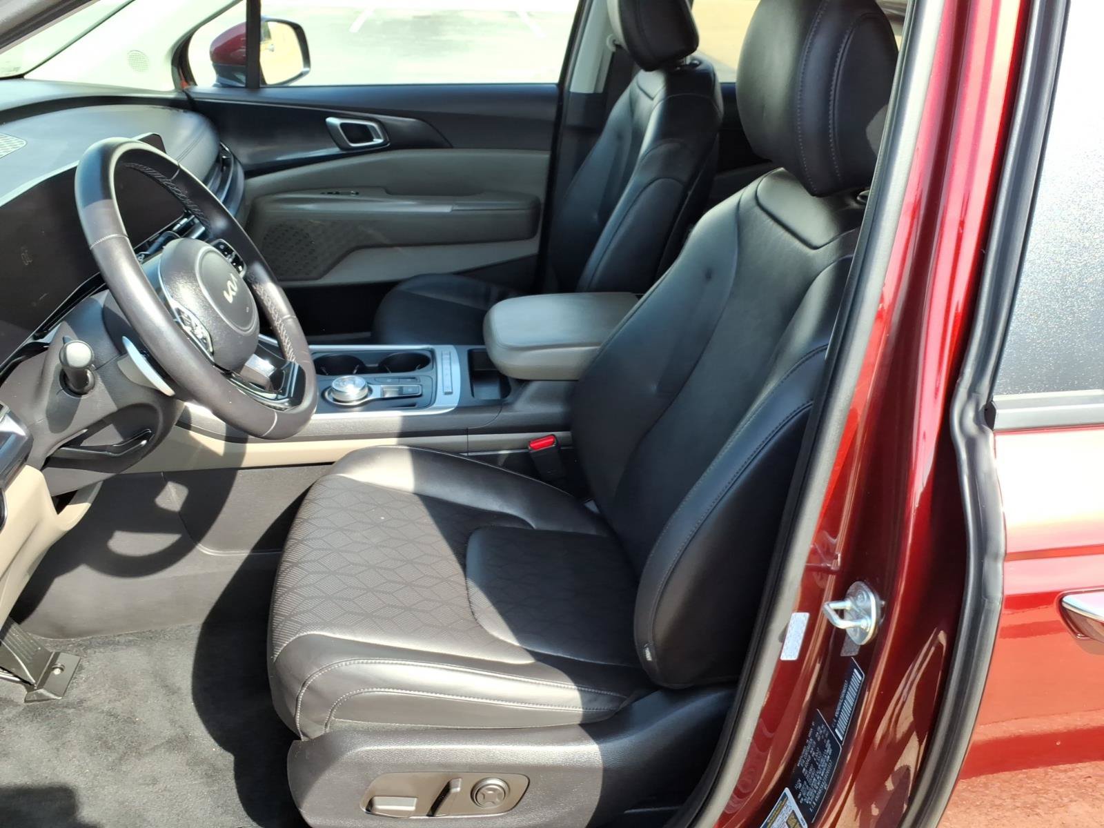 Used 2025 Kia Carnival LXS FWD image 10