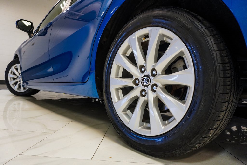 Used 2020 Toyota Camry LE image 32