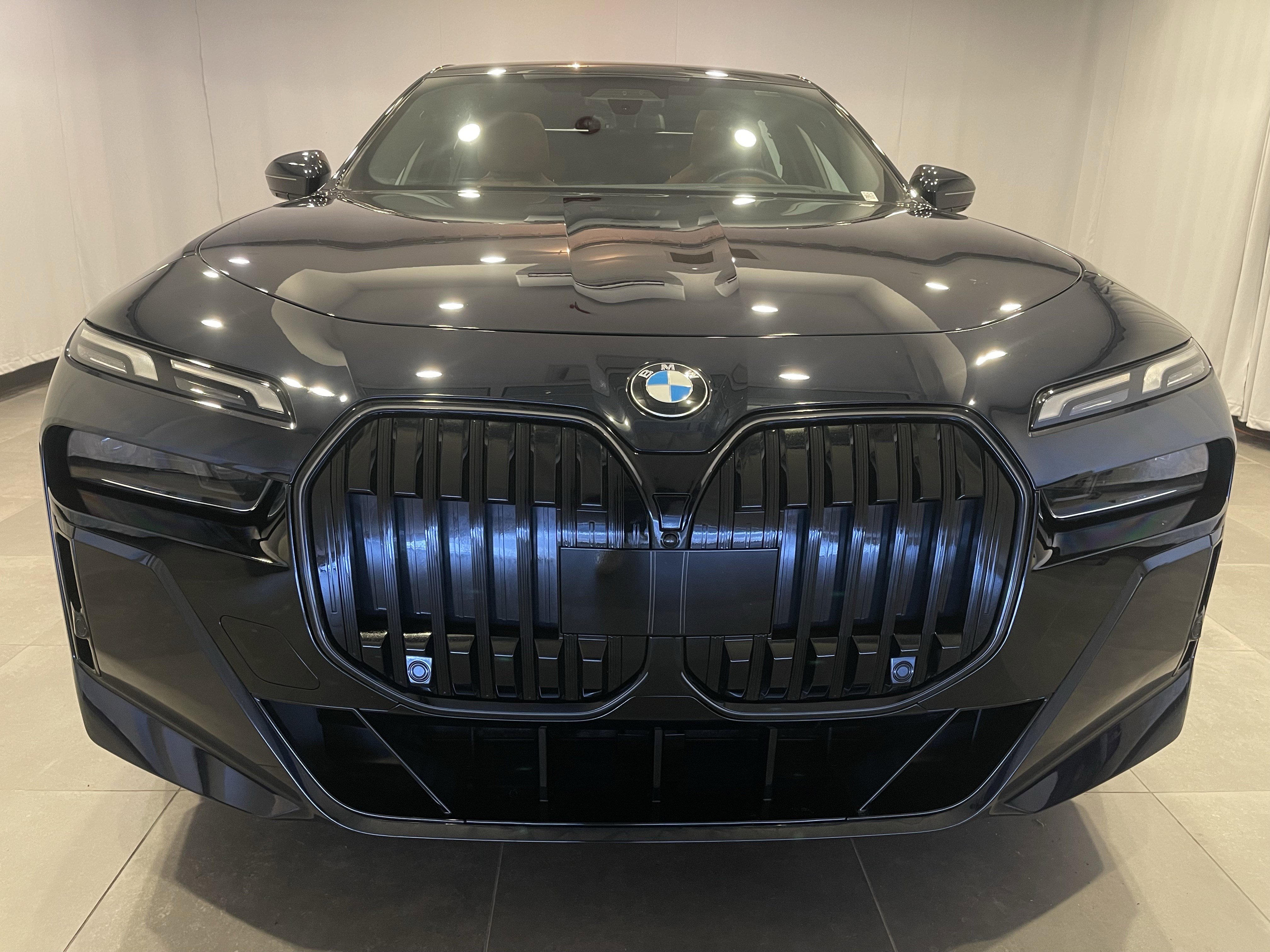 Used 2025 BMW 740i xDrive video 2