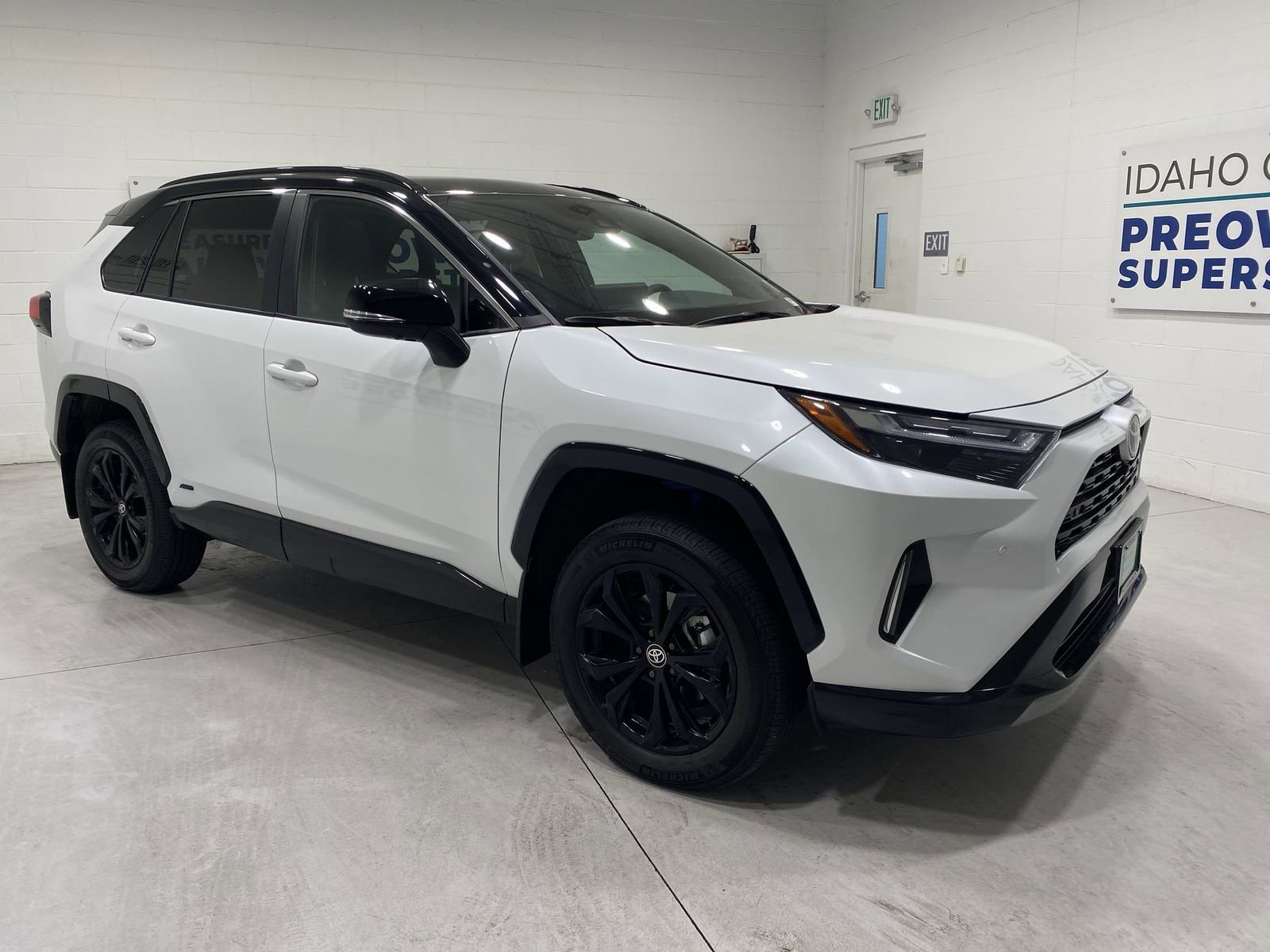 Used 2025 Toyota RAV4 XSE w/ Advanced Technology Package AWD/4WD image 2