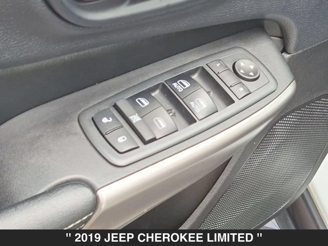 Used 2019 Jeep Cherokee Limited AWD/4WD image 11