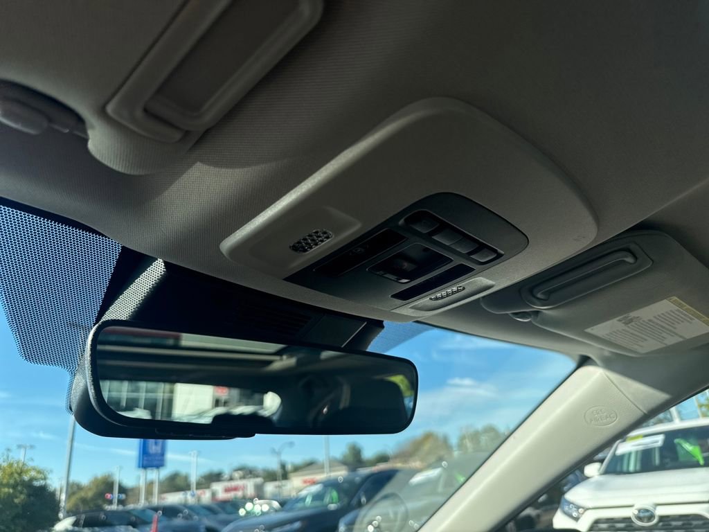 Used 2025 Toyota Camry XLE image 28