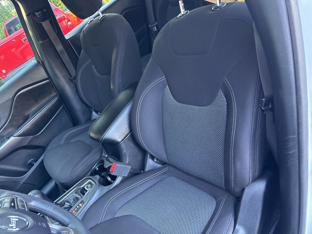 Used 2019 Jeep Cherokee Latitude w/ Popular Appearance Group image 5