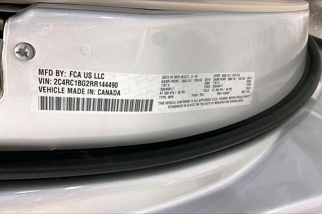 Used 2024 Chrysler Pacifica Touring-L FWD image 40