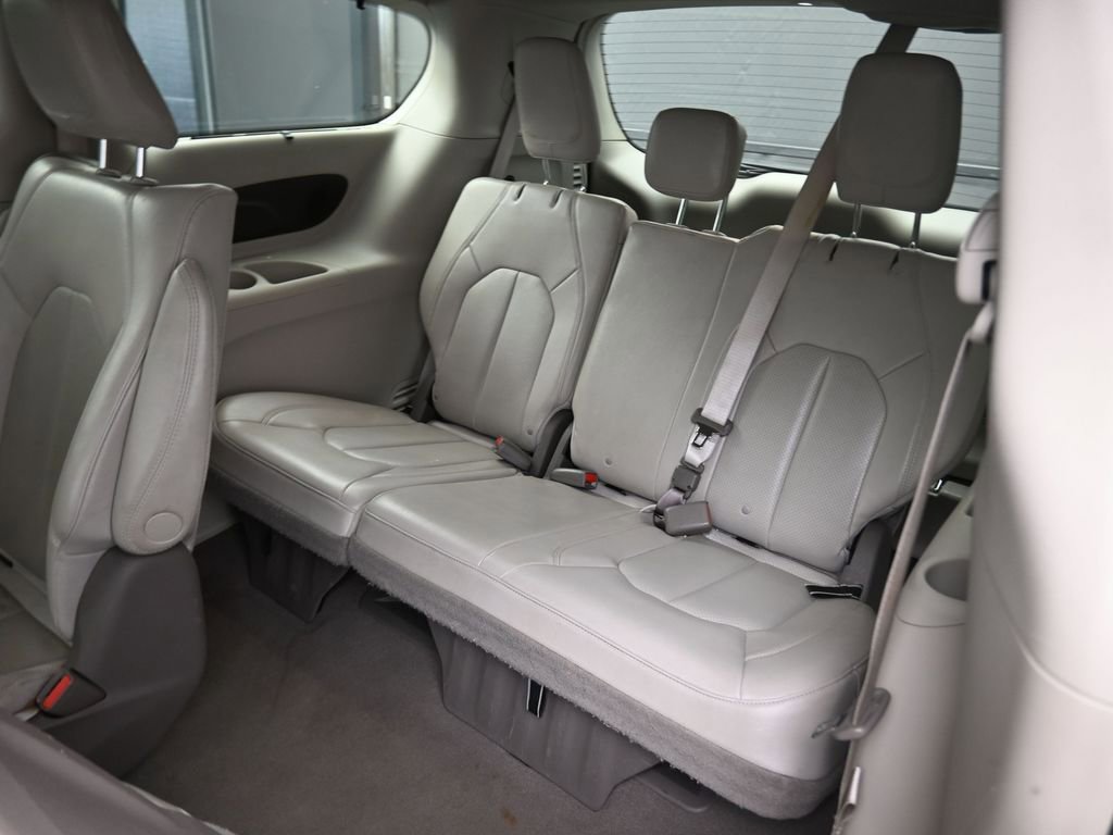 Used 2021 Chrysler Pacifica Touring-L image 13