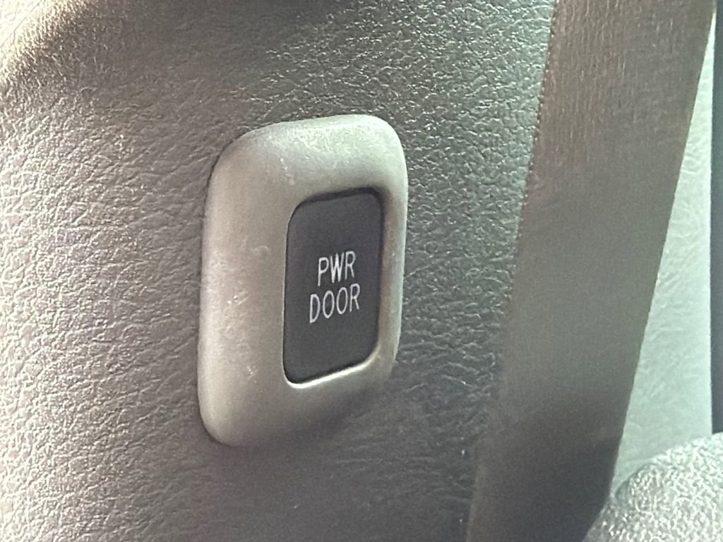 Used 2024 Toyota Sienna XLE image 19