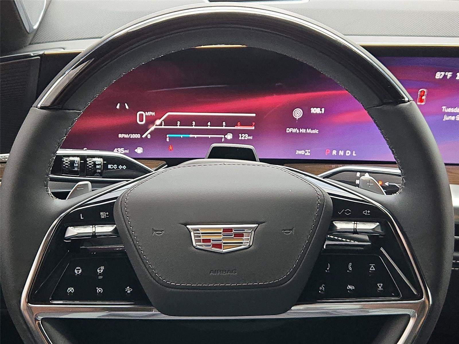 New 2026 Cadillac Escalade ESV Platinum Sport w/ LPO, ONYX Package AWD/4WD image 17