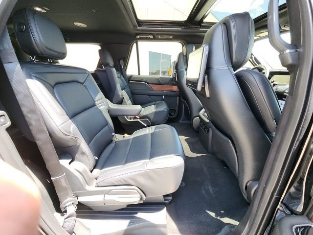 Used 2019 Lincoln Navigator L Reserve w/ Cargo Package AWD/4WD image 7