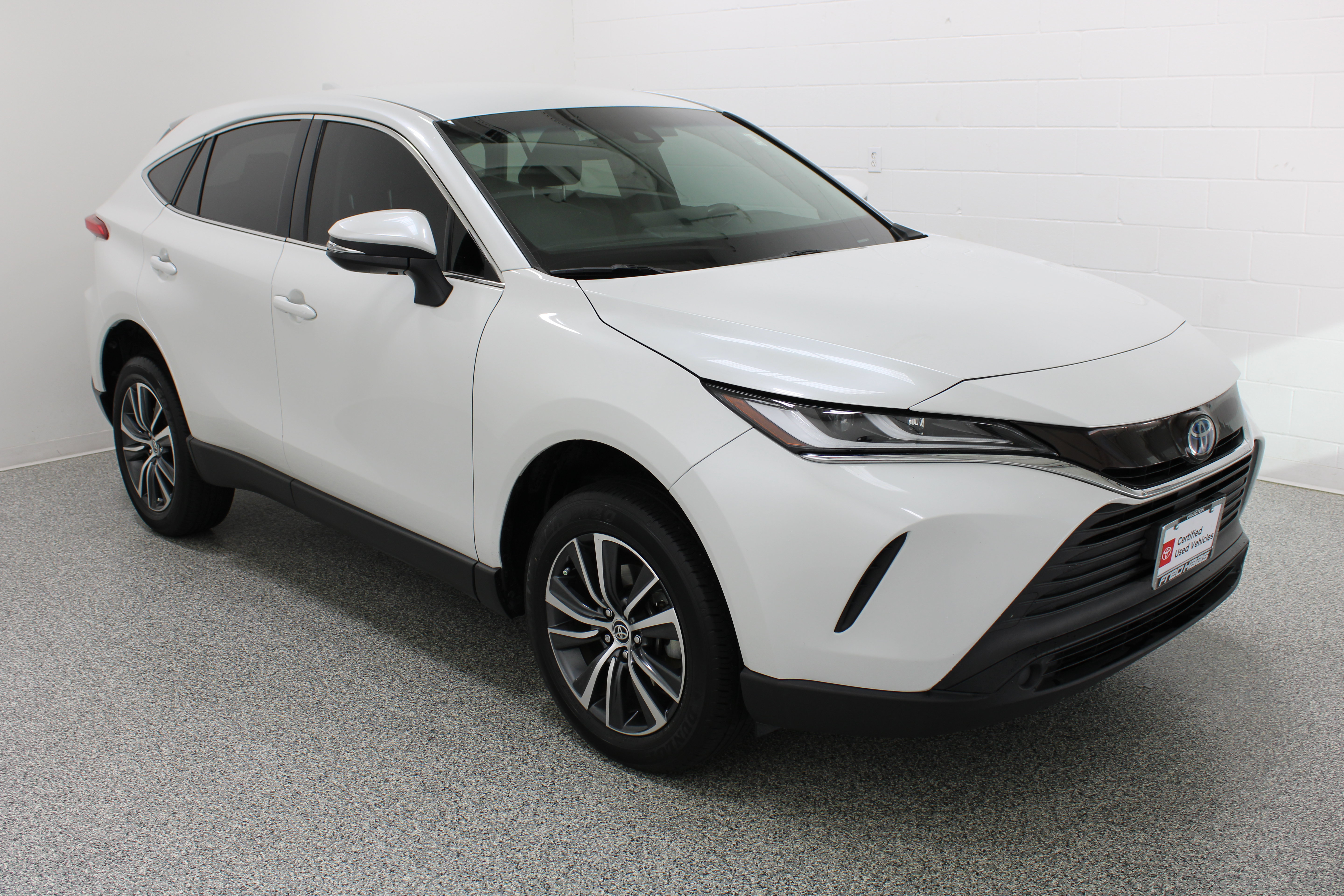 Certified 2023 Toyota Venza LE AWD/4WD image 4