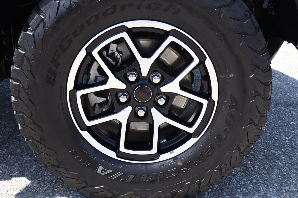 Certified 2025 Jeep Wrangler Unlimited Rubicon w/ Convenience Group AWD/4WD image 10