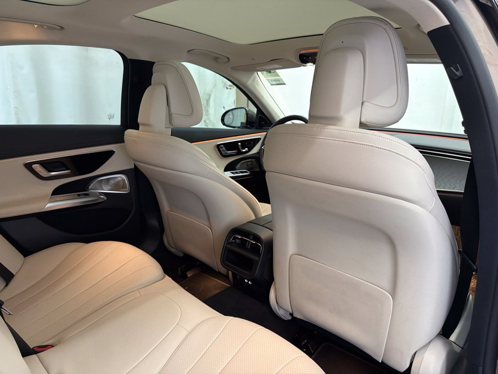Used 2025 Mercedes-Benz E 350 4MATIC Sedan image 28
