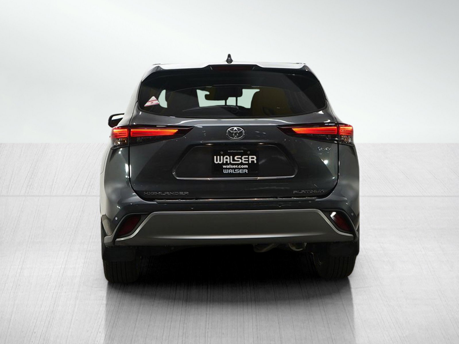 Used 2025 Toyota Highlander Platinum image 4