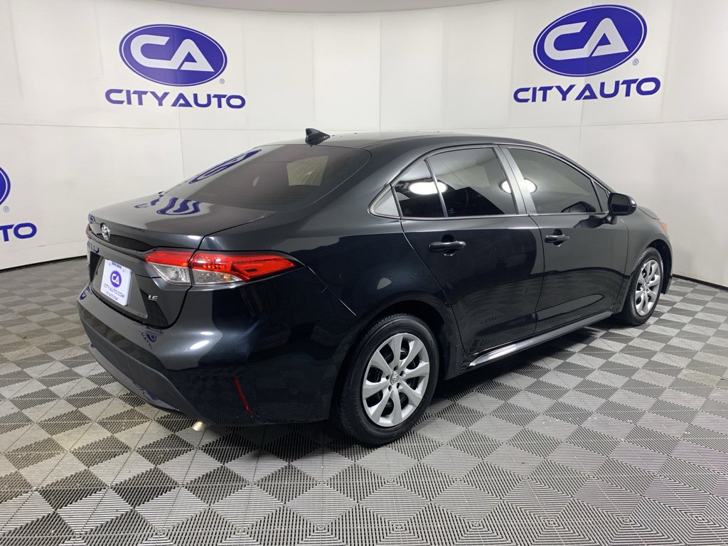 Used 2022 Toyota Corolla LE image 3