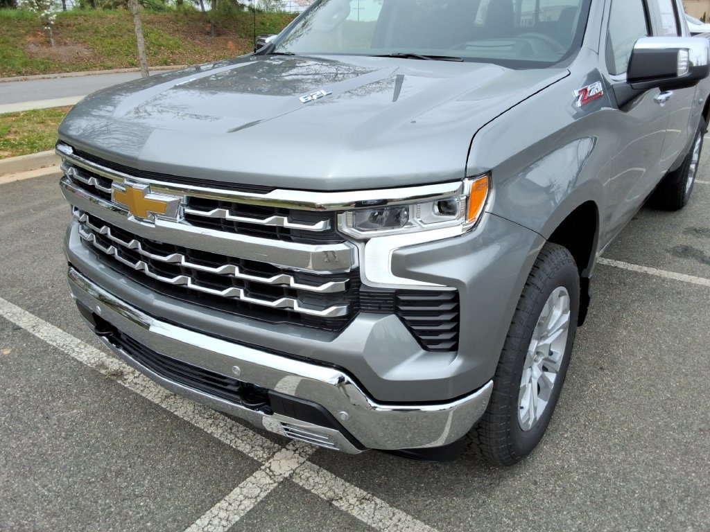 New 2026 Chevrolet Silverado 1500 LTZ w/ LTZ Premium Package AWD/4WD image 9
