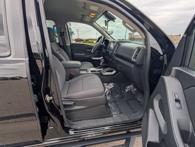 Used 2022 Nissan Frontier SV RWD image 3
