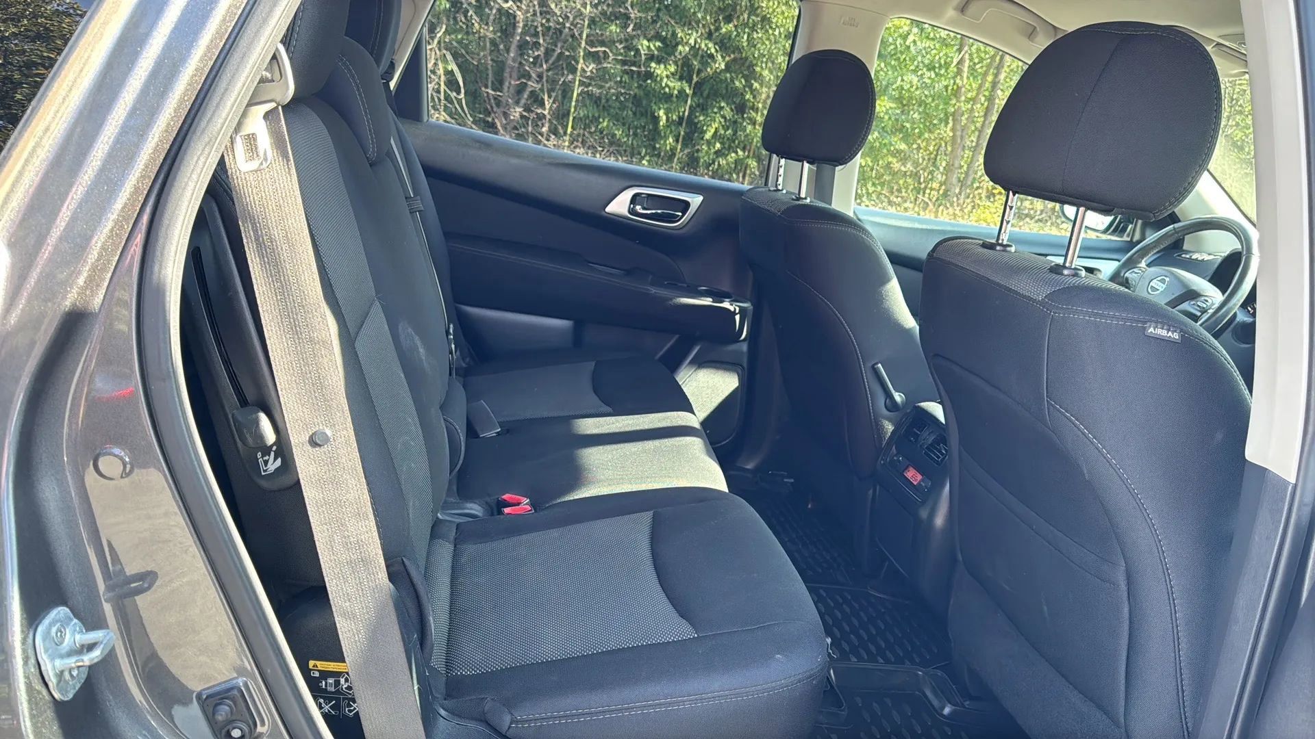 Used 2017 Nissan Pathfinder SV image 13