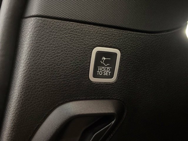 Used 2023 Jeep Wagoneer 4WD w/ Premium Group I image 10