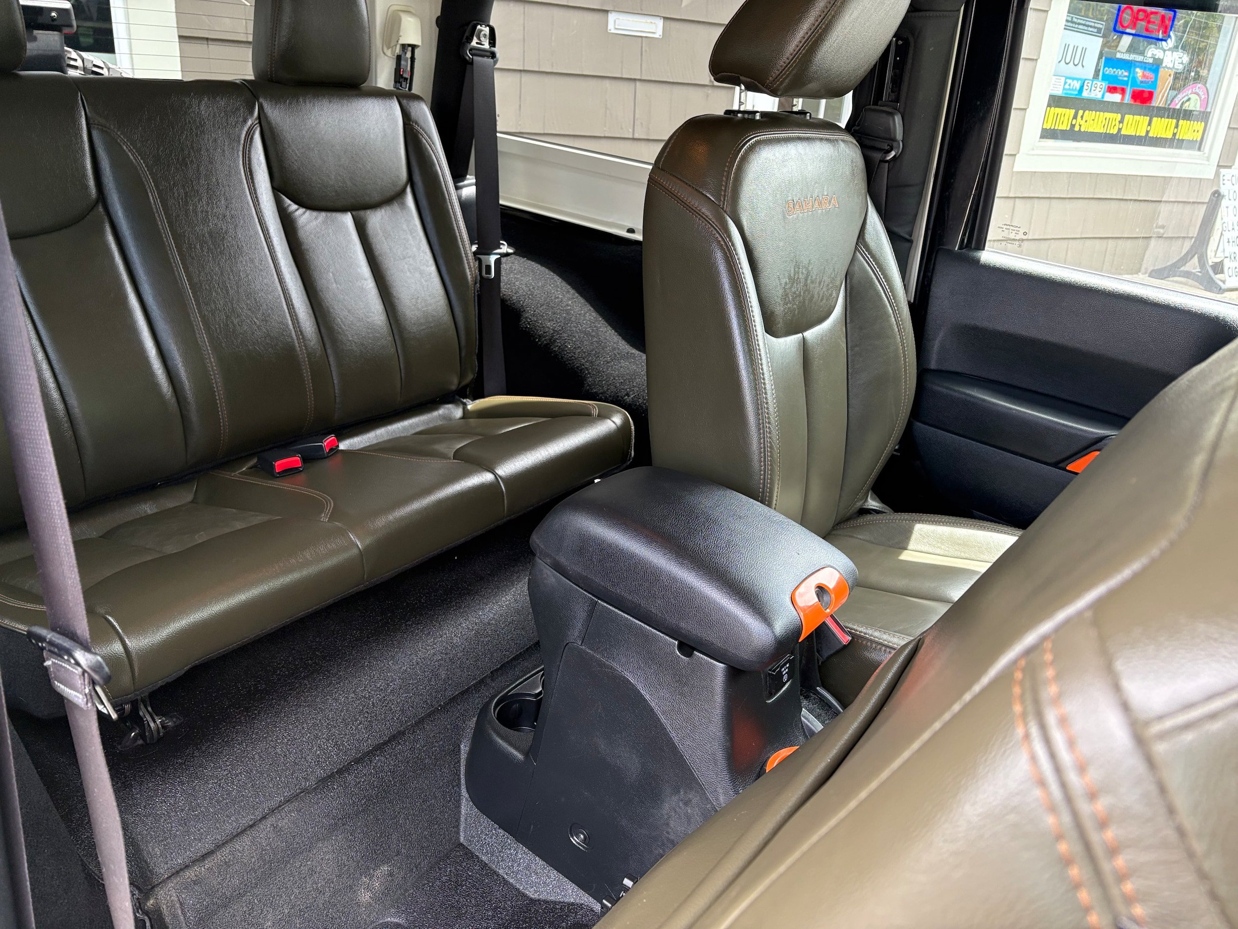 Used 2017 Jeep Wrangler Sahara AWD/4WD image 28