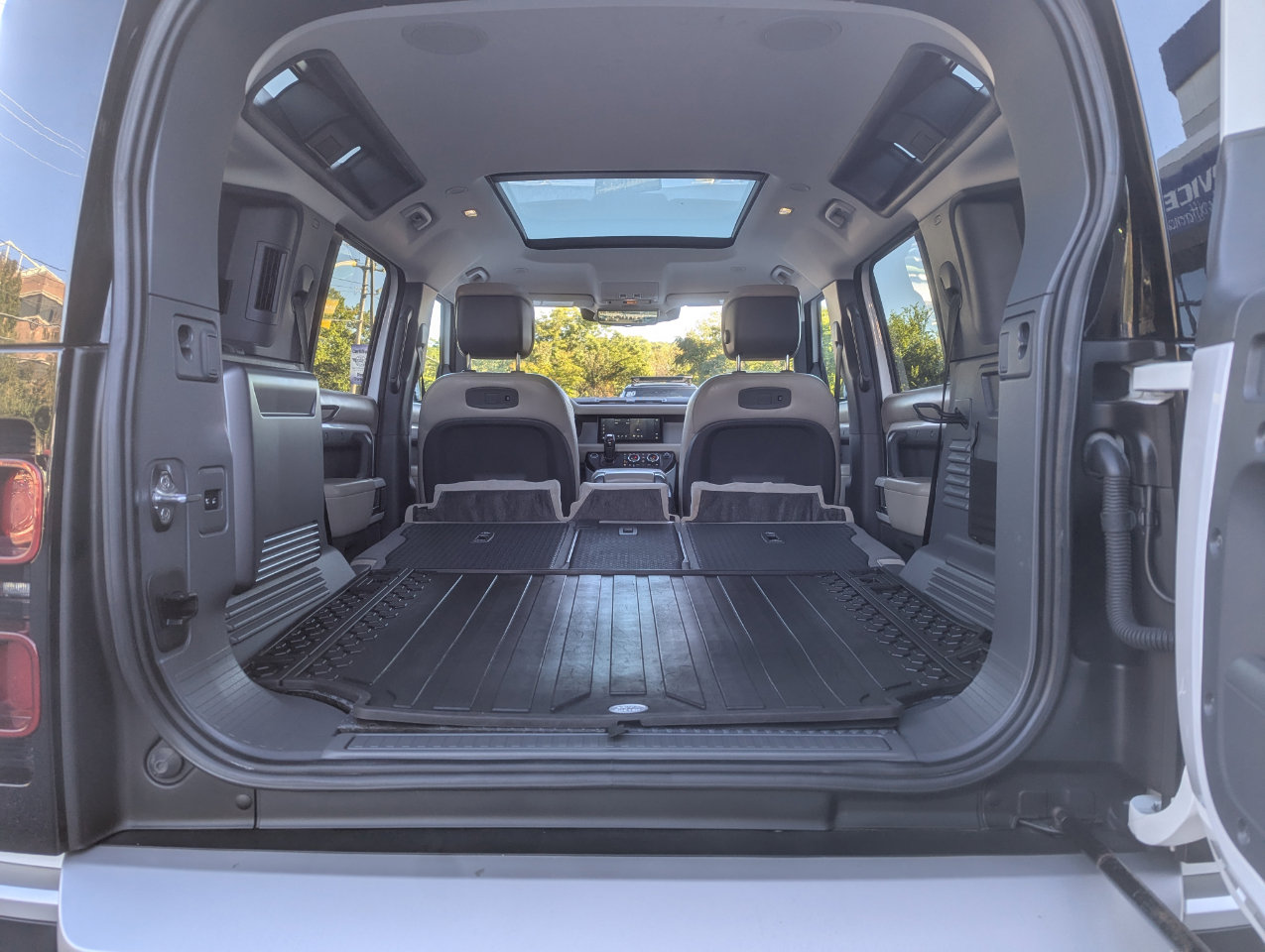 Used 2020 Land Rover Defender 110 HSE image 44