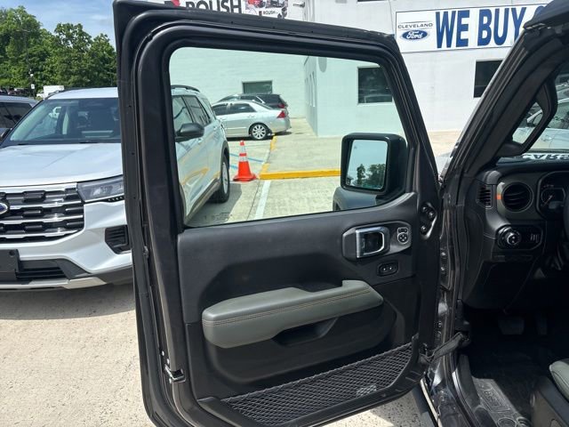 Used 2025 Jeep Gladiator Mojave w/ Safety Group AWD/4WD image 13