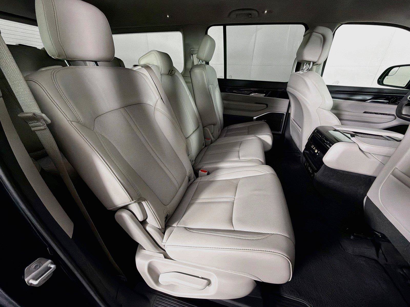 Used 2022 Jeep Wagoneer Series I AWD/4WD image 30