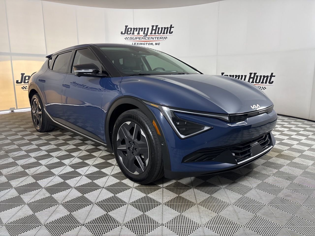 Used 2025 Kia EV6 Light w/ Light LR Technology Package image 3