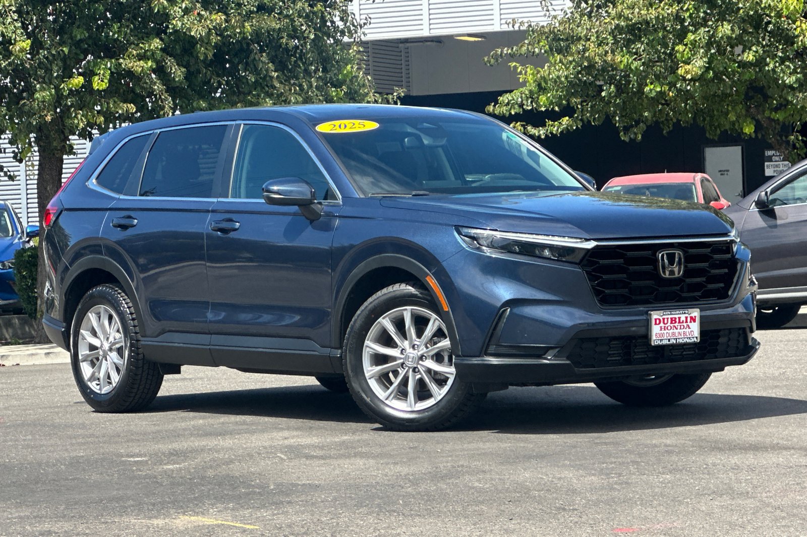 Used 2025 Honda CR-V EX image 2