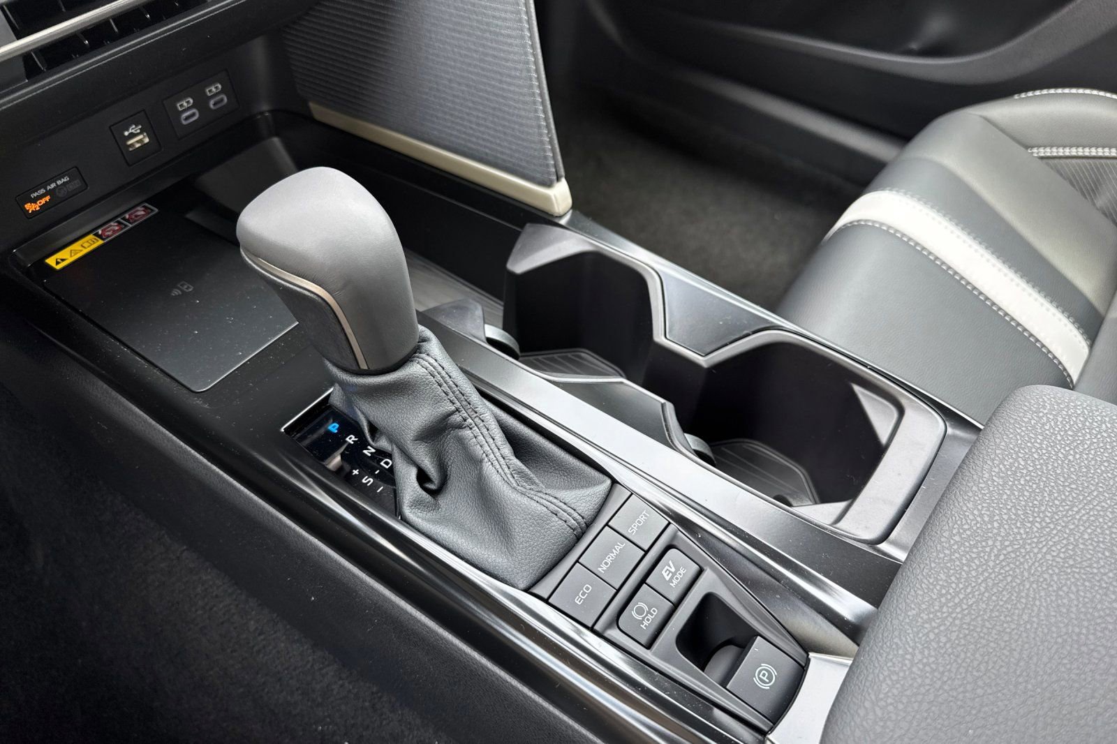 New 2026 Toyota Camry Hybrid FWD image 24
