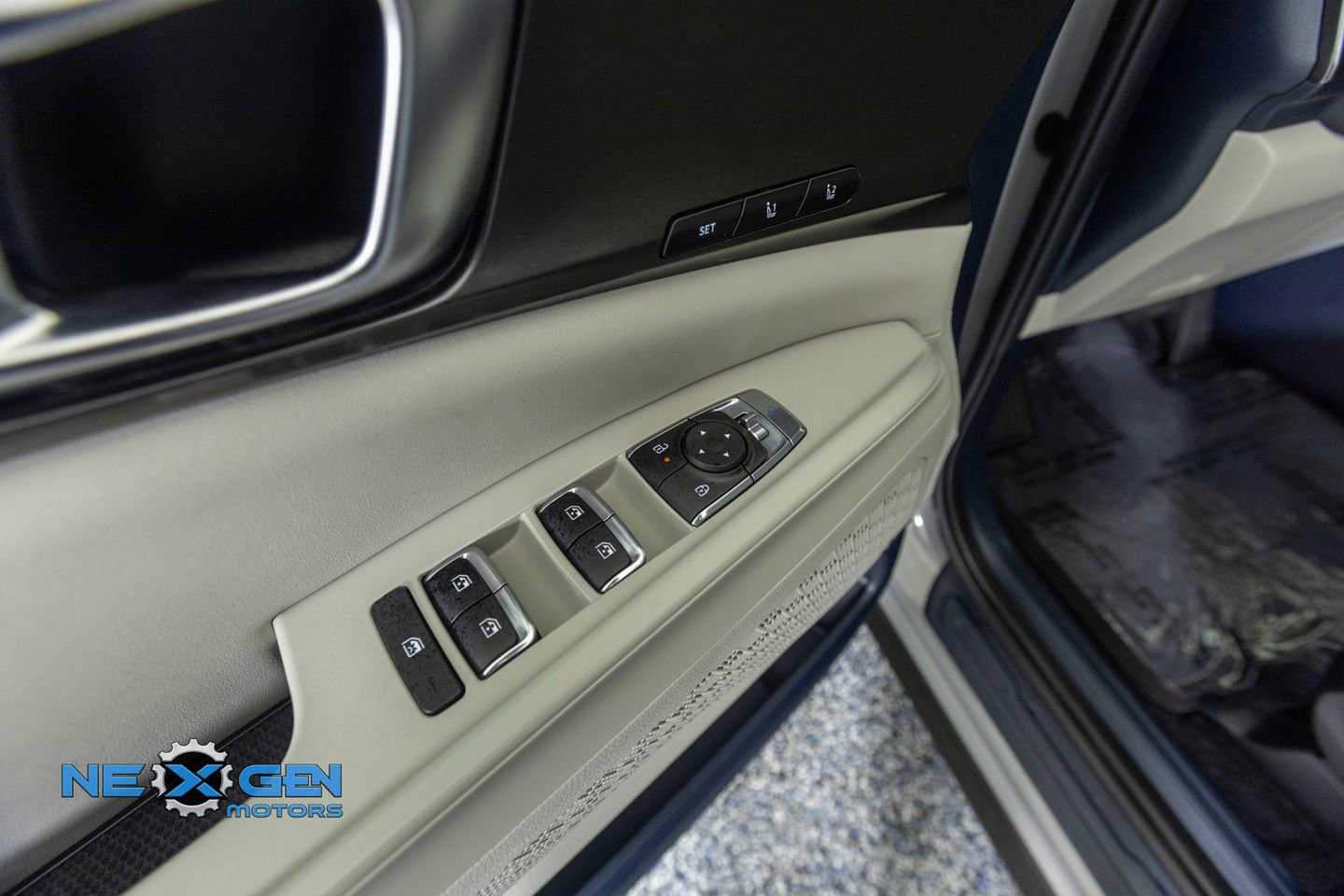 Used 2025 Kia Carnival SX Prestige FWD image 12