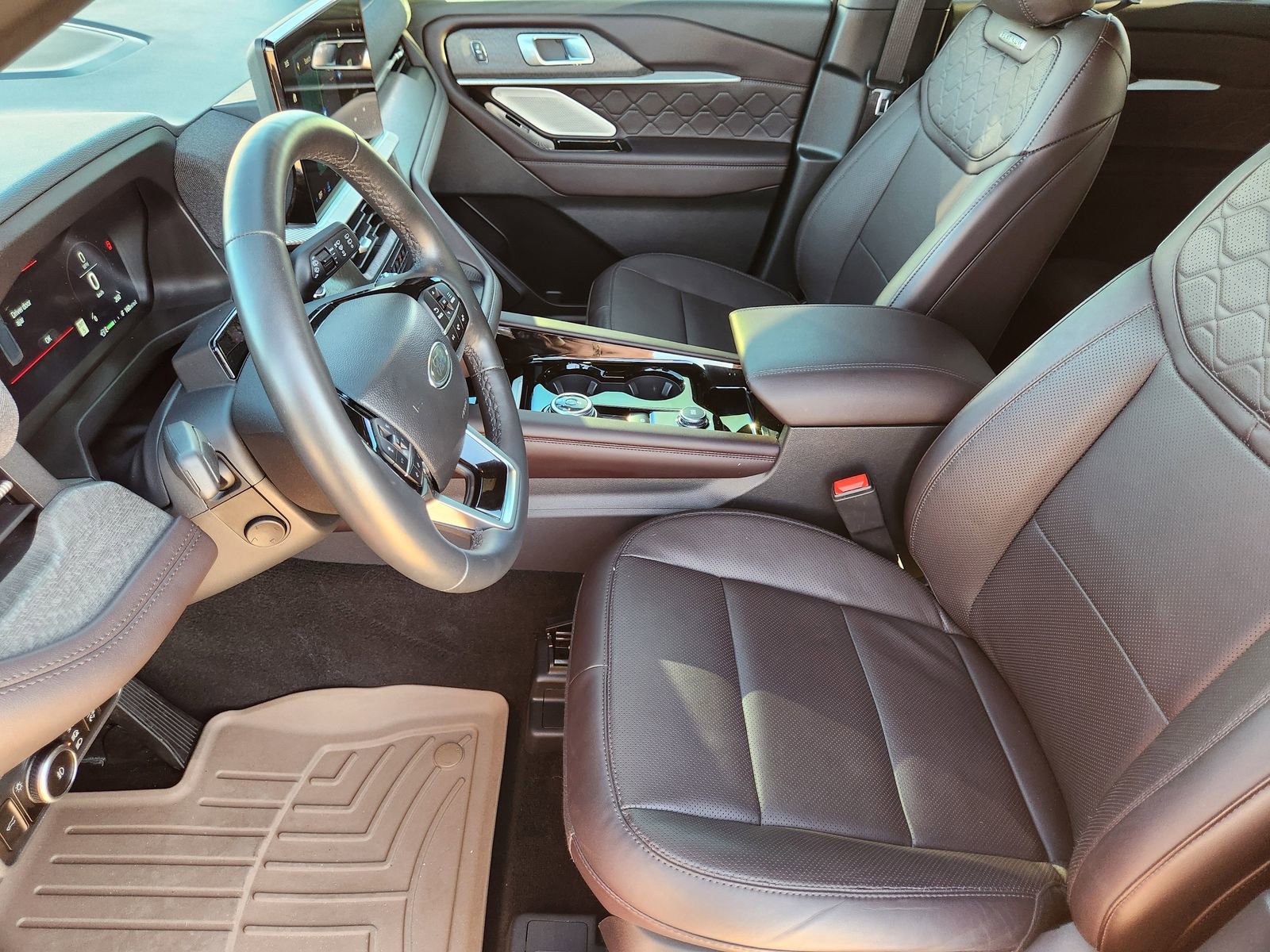 Used 2025 Ford Explorer Platinum w/ Ultimate Package image 15