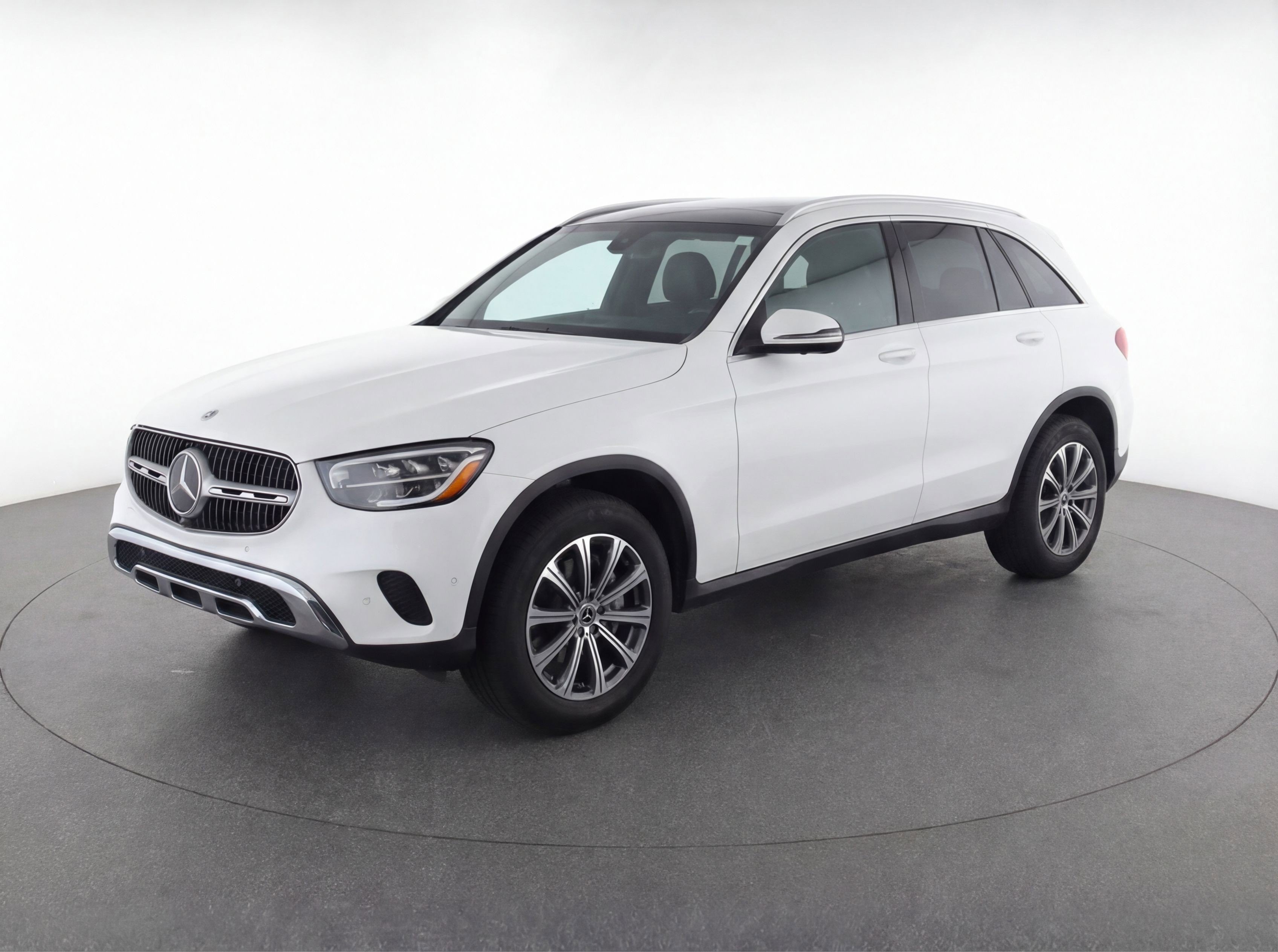 Used 2024 Mercedes-Benz GLC 300 image 3