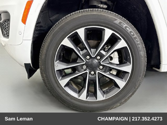 Used 2024 Jeep Grand Cherokee Overland w/ Luxury Tech Group IV AWD/4WD image 32