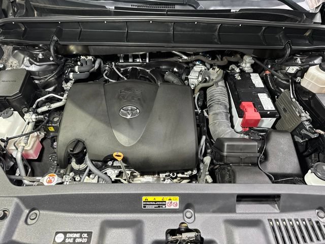 Used 2022 Toyota Highlander XLE AWD/4WD image 11