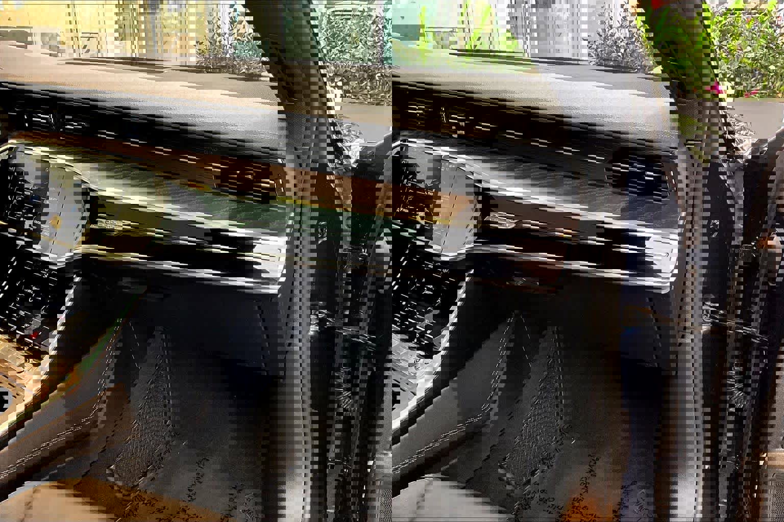 Used 2021 Audi A7 e Premium Plus w/ Interior Protection Package image 18